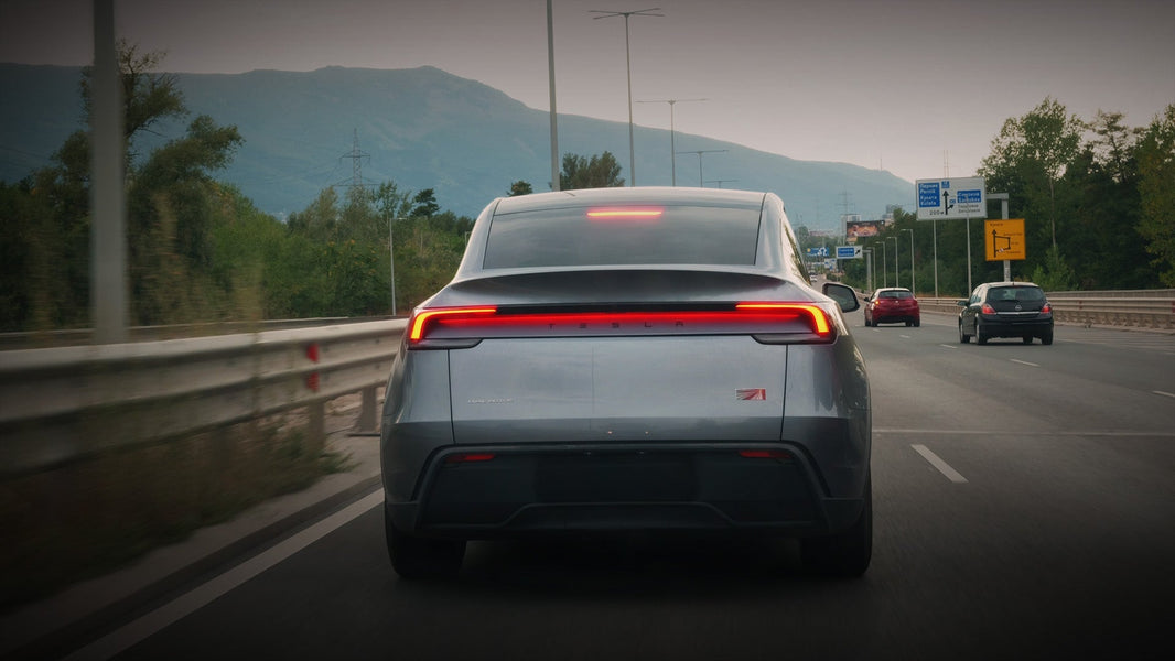 Tesla Safe Driving | Dynamic Brake Lights